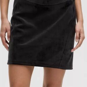 NWT Lululemon Scuba Mid-Rise Mini Skirt
Velvet Black Sz Lg